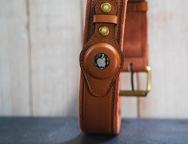 Leren hondenhalsband met geïntegreerde apple airtag houder
